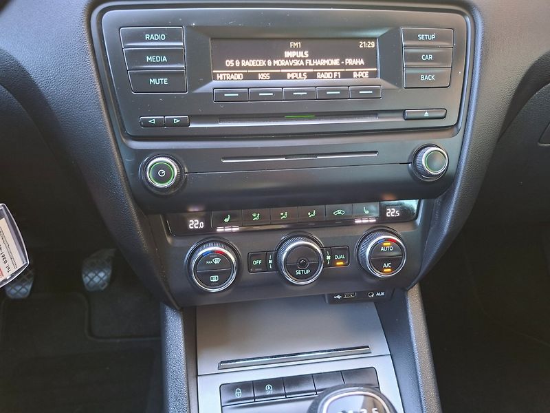 Škoda Octavia (2014) 1.4TSI 103kW 6MAN -1.MAJITEL - fotka 15 z 40