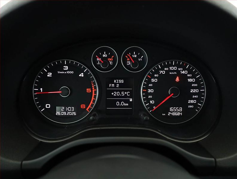 Audi A3 (2010) 1.6 TDI, Serv.kniha - fotka 8 z 12