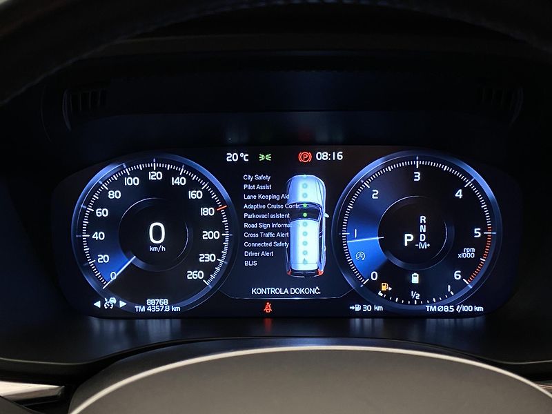 Volvo XC60 B4 AWD MOMENTUM AUT  - fotka 25 z 47