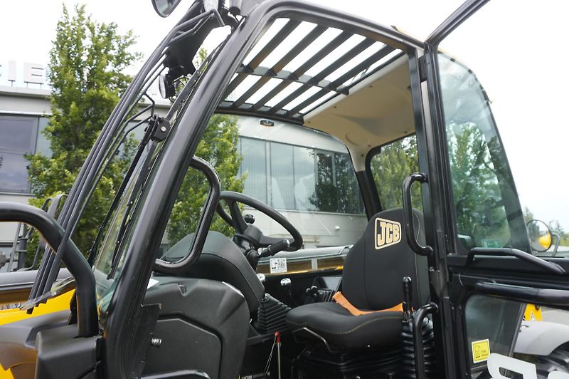 JCB (2019) 540-140 telescopic loader  - fotka 19 z 24