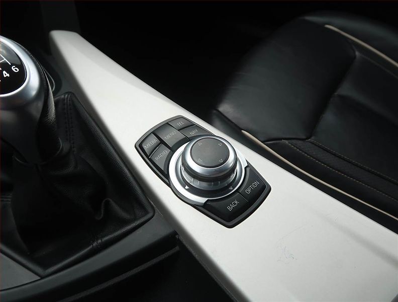 BMW Řada 3 (2017) 318 d, Kůže, Navi, Tempomat - fotka 19 z 23