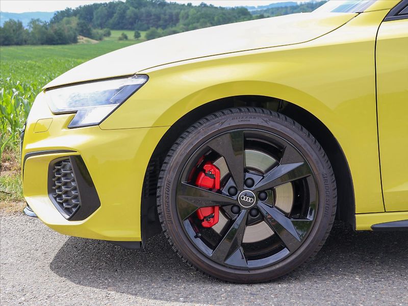 Audi S3 2,0 TSI 228 kW quattro Automat - fotka 31 z 38