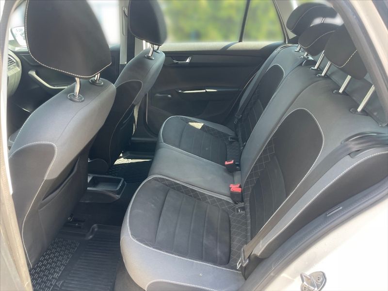 Škoda Fabia 1,0 TSI Ambition - fotka 8 z 11