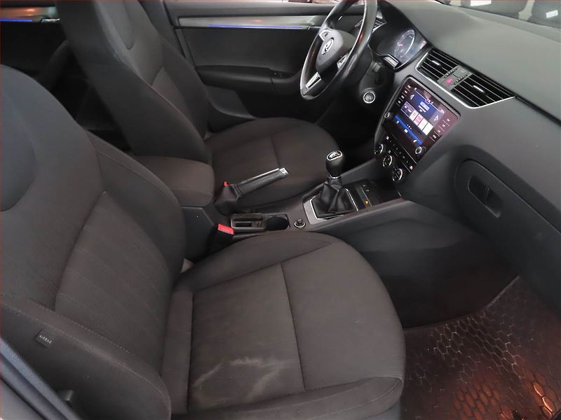 Škoda Octavia (2018) Ambition Plus 1.5 TSI, Navi - fotka 9 z 17