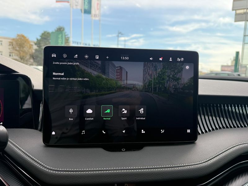 Škoda Superb Sportline 2.0TSI 150kw DSG - fotka 17 z 27