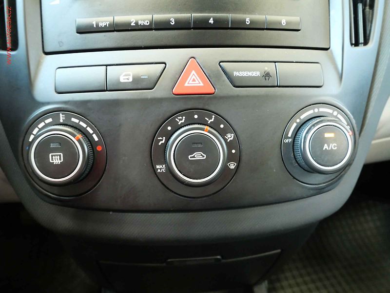 Kia Ceed (2009) 1.4i, ČR, AC - fotka 19 z 19