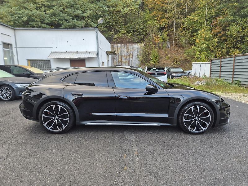 Porsche Taycan Cross Turisno 4S 93kWH  92,6% - fotka 7 z 46