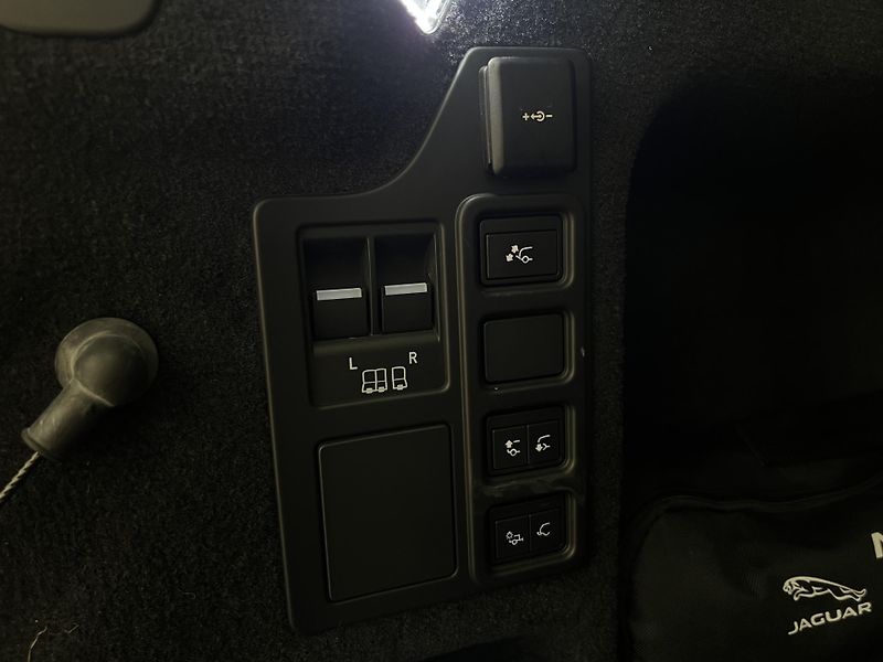 Land Rover Discovery D250 DYNAMIC HSE AWD AUT CZ - fotka 55 z 58