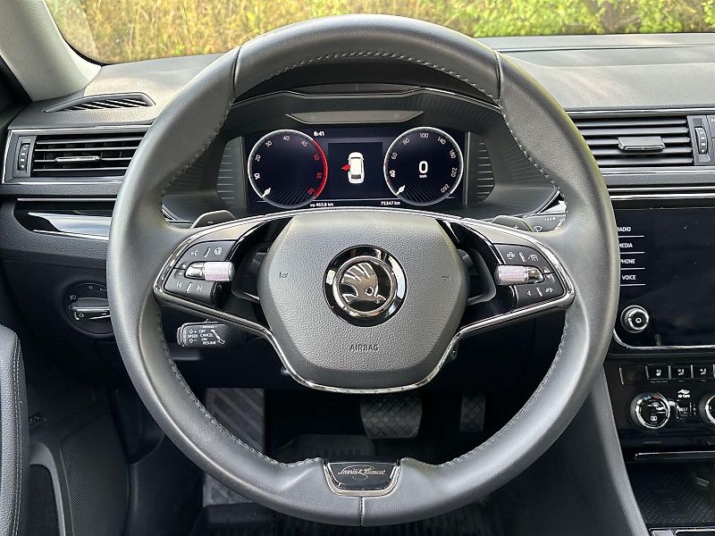 Škoda Superb (2023) Combi 2.0 TDI DSG L&K - fotka 19 z 33