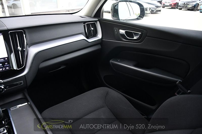 Volvo XC60 B4 AWD mHEV - fotka 22 z 44