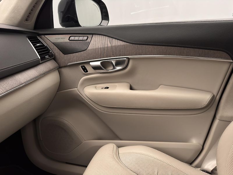 Volvo XC90 B5 AWD ULTIMATE AUT  - fotka 31 z 52