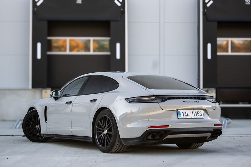 Porsche Panamera - fotka 7 z 27