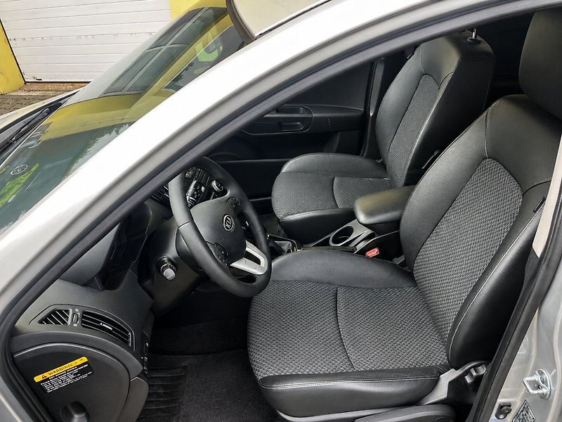 Kia Ceed 2,0 CRDi(103kW)*STK DO 8/2028* - fotka 12 z 15
