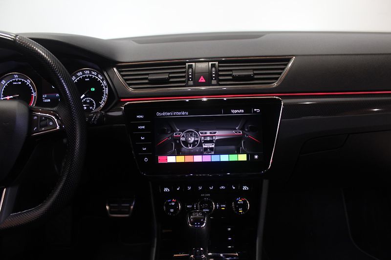 Škoda Superb (2017) 2.0TDI DSG Sport-Line Tažné - fotka 33 z 39