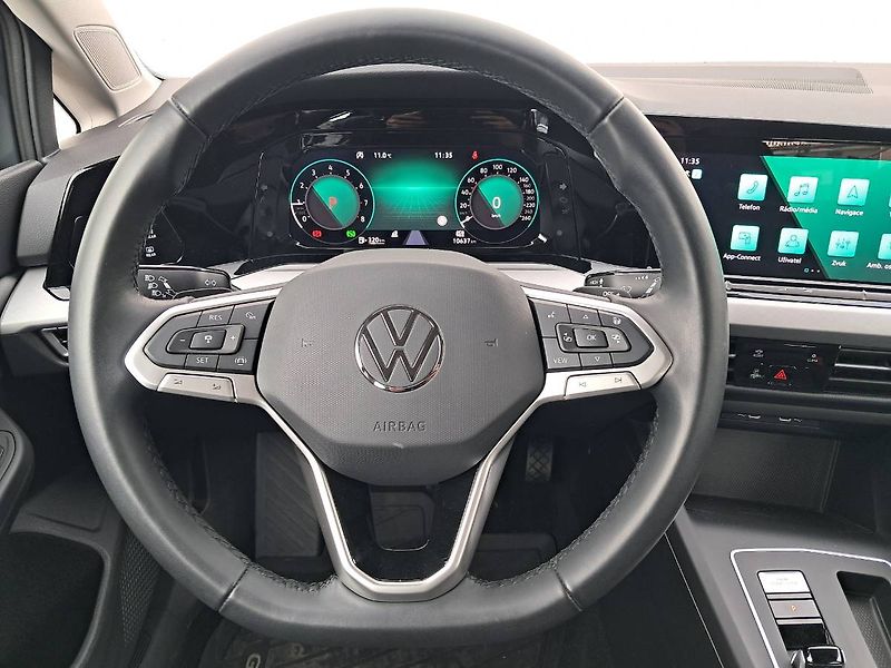 Volkswagen Golf (2023) LIFE 1.0 e-TSI / 81 kW DSG7 - fotka 6 z 27
