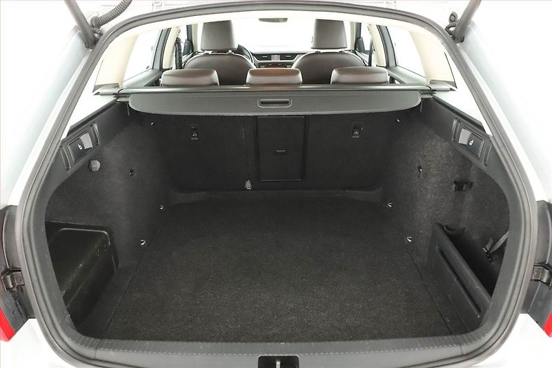 Škoda Octavia (2017) Laurin&Klement 1.8 TSI, Kůže - fotka 16 z 17