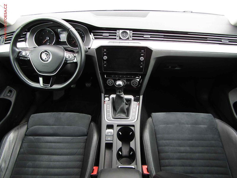 Volkswagen Passat (2018) 2.0TDi - fotka 8 z 19