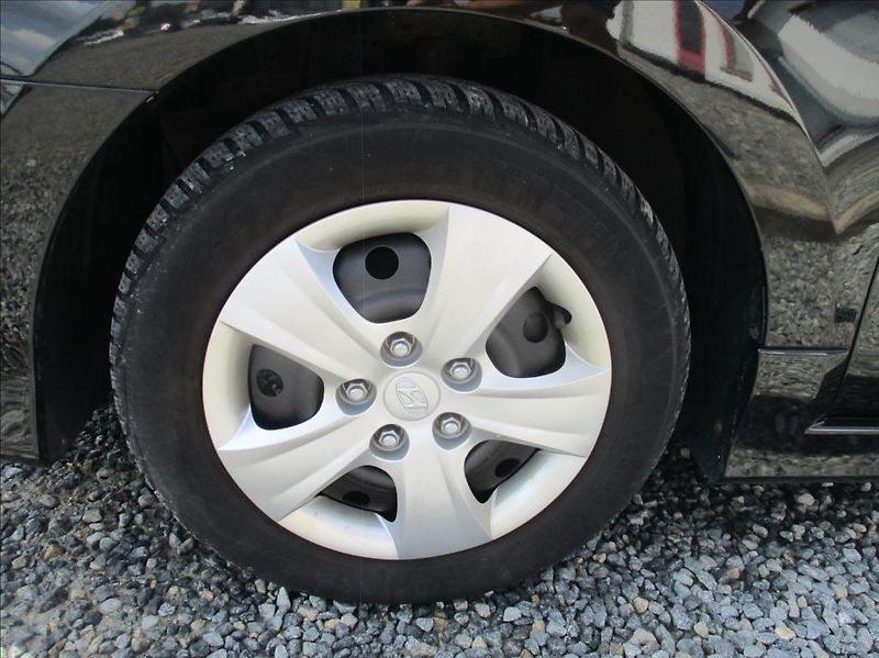 Hyundai i30 1,4 i 16v, klima, serviska, - fotka 28 z 38