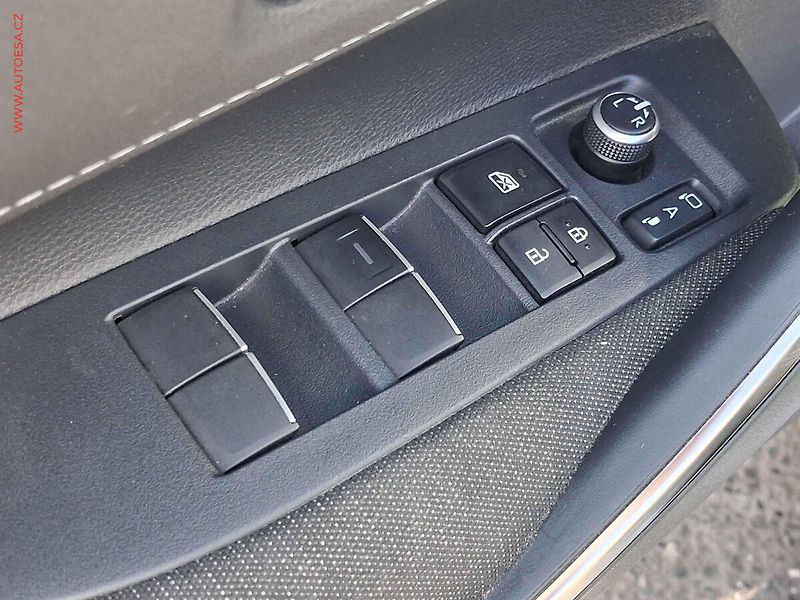 Toyota Corolla (2024) 1.8 e-CVT, 1.maj,ČR, Comfort - fotka 11 z 20