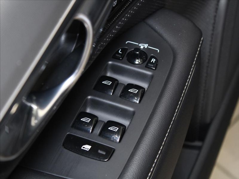 Volvo V90 2,0 T8 AWD PLUS Dark 59tkm. - fotka 17 z 27