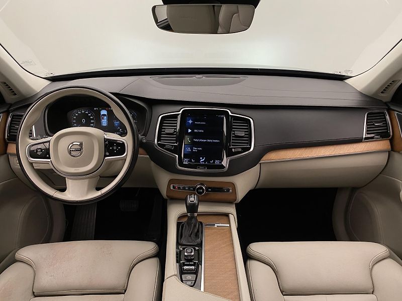 Volvo XC90 D5 AWD INSCRIPTION REZERVACE - fotka 2 z 49