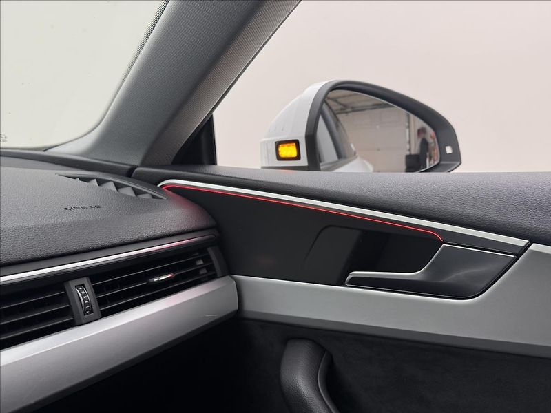 Audi A5 2,0 140kW AT 4X4 HUD DPH NAVI - fotka 38 z 56