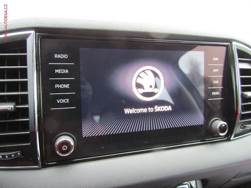 Škoda Karoq (2018) 1.6 TDi, ČR, Ambition, LED - fotka 11 z 19