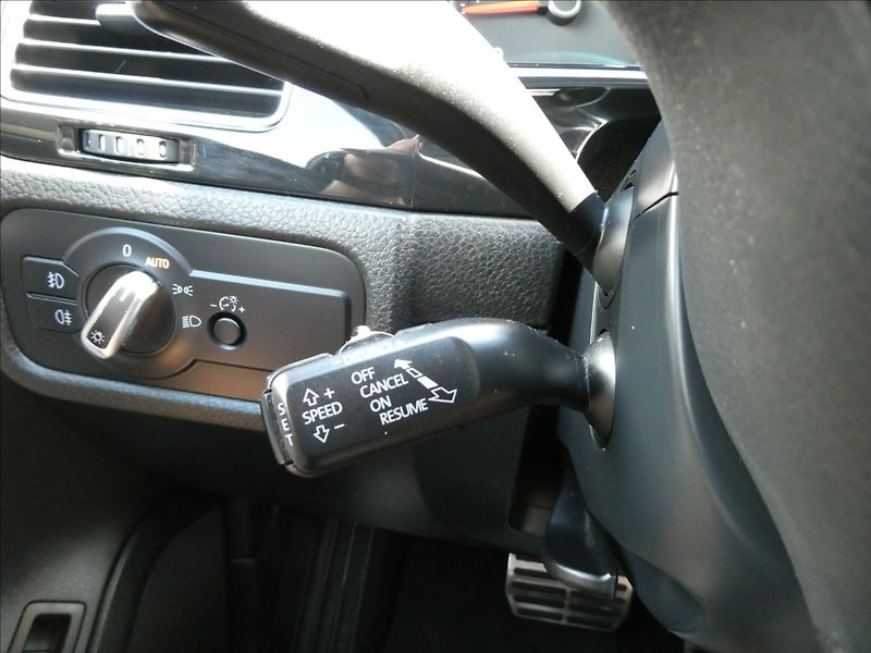 Volkswagen Touareg 3,0 TDi V6 180kW, webasto, DPH - fotka 29 z 50