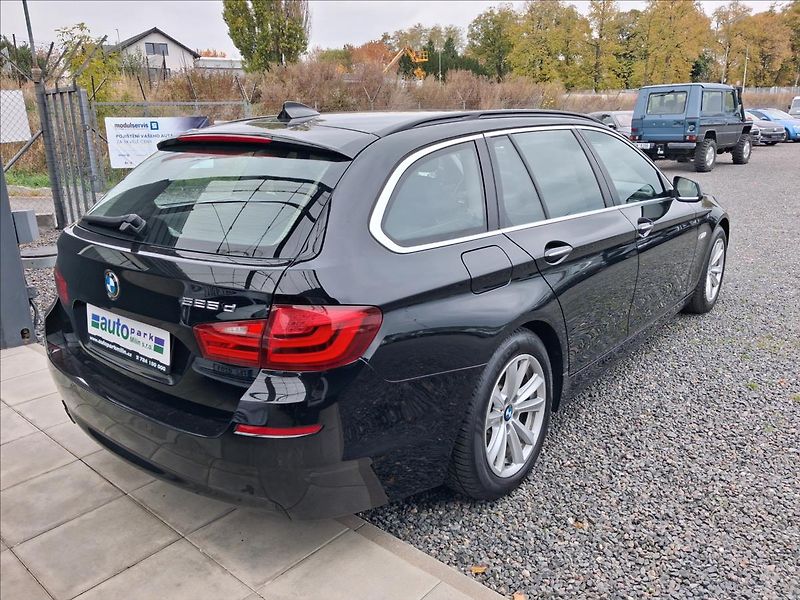 BMW Řada 5 2,0 525D, 160 kw - fotka 7 z 16
