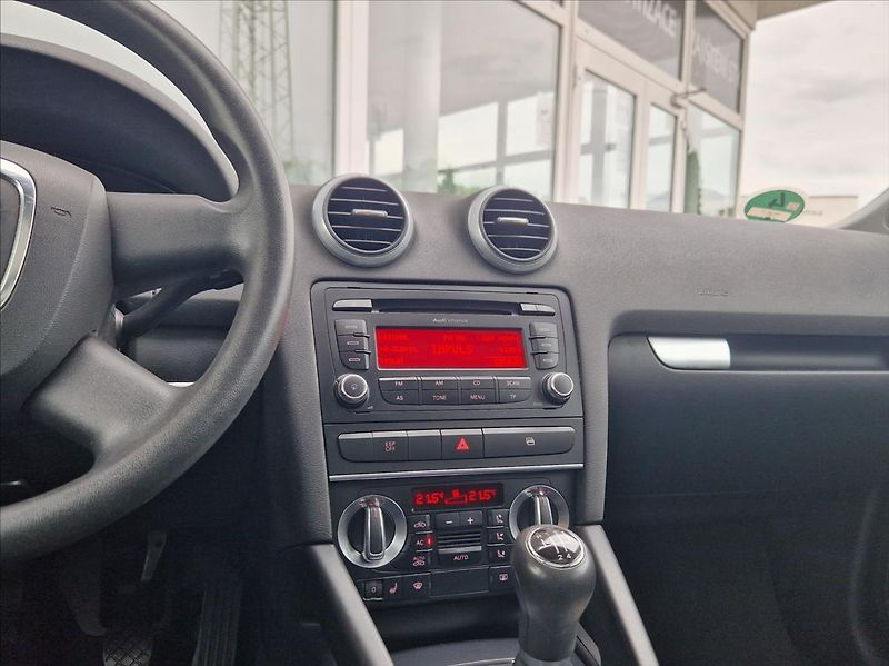 Audi A3 1,6 MPI SPORTBACK AUTOAC PANO - fotka 24 z 32