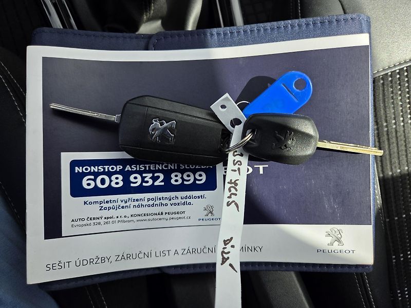 Peugeot 2008 (2016) 1.2 PT 110 ALLURE MAN 5 - fotka 29 z 29