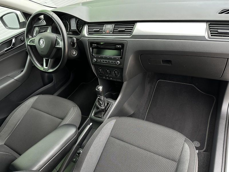 Škoda Rapid 1.2TSi Ambition PLUS 105PS Spa - fotka 28 z 30