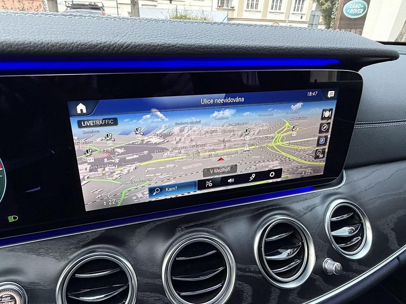 Mercedes-Benz Třídy E (2020) 300E 4MATIC PLUG-IN HYBRID - fotka 28 z 40