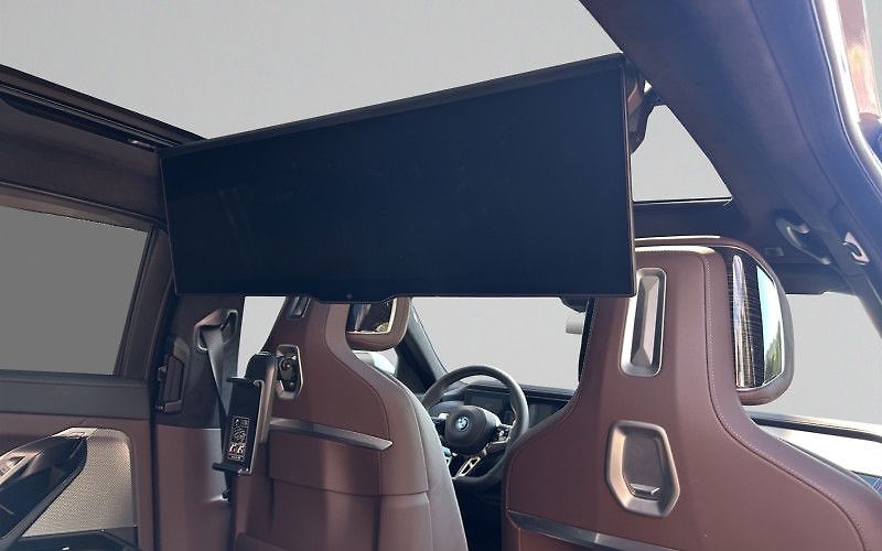 BMW Ostatní M Sport paket | Executive Loun - fotka 15 z 18