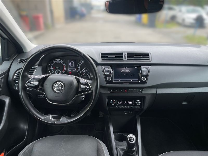 Škoda Fabia 1,0 TSI 70 Ambition - fotka 9 z 11
