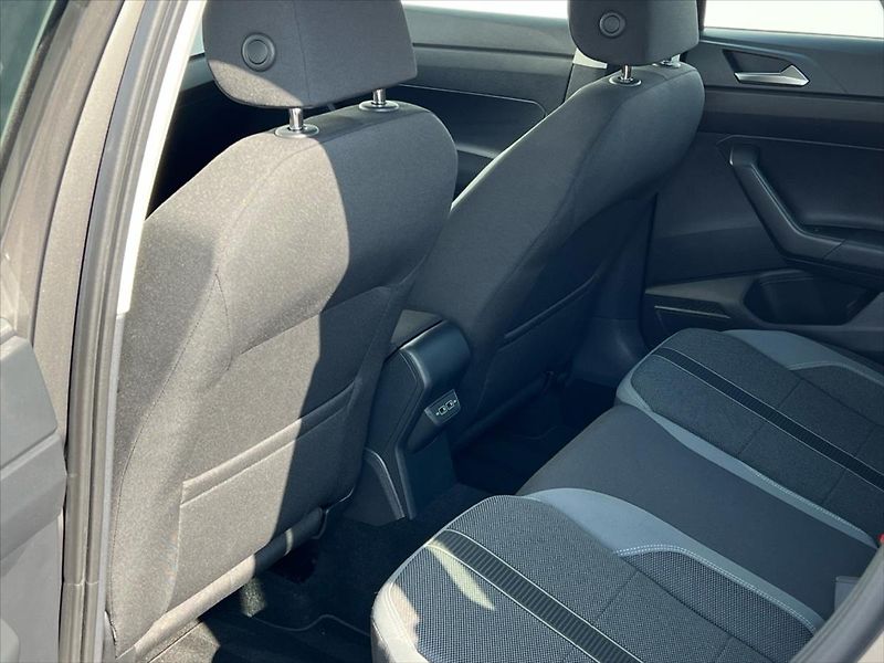 Volkswagen Polo 1,0 TSi 85kW 7DSG HIGHLINE - fotka 12 z 25
