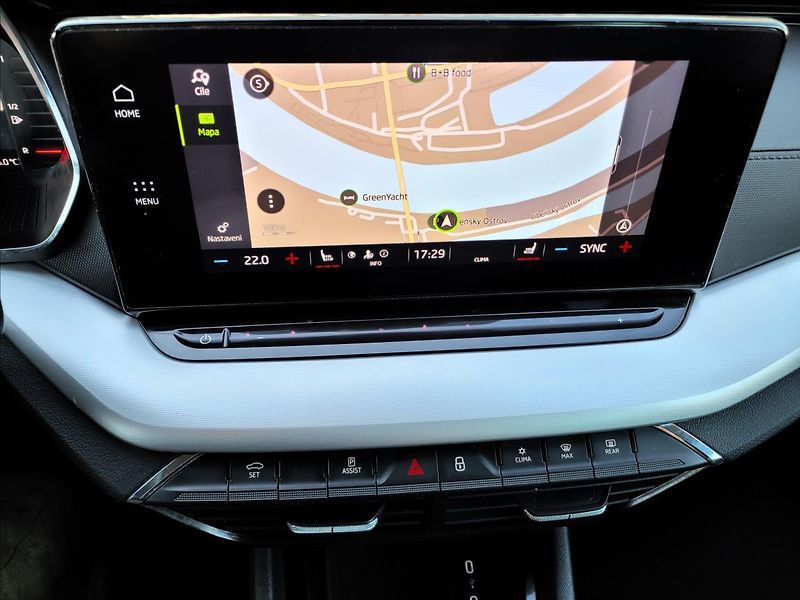 Škoda Octavia 1,0 TSI,CLEVER,LED,VÝHŘEV,NAVI - fotka 26 z 50
