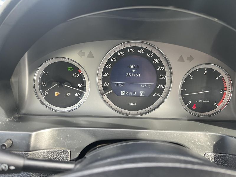 Mercedes-Benz Třídy C (2008) 320 CDi 165 Kw 4MATIC  - fotka 13 z 20