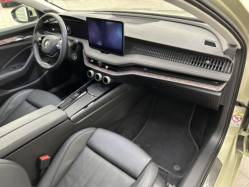 Škoda Superb 2.0 TDI 4x4 L & K - fotka 29 z 30
