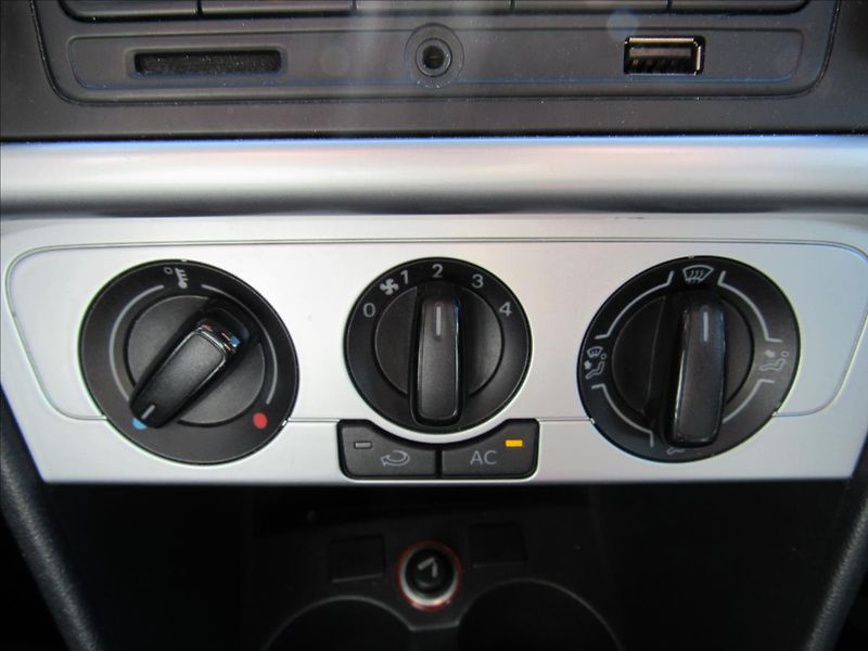 Volkswagen Polo 1,6 TDI 66kW Match - fotka 18 z 31