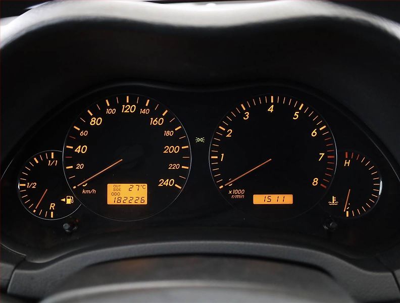 Toyota Avensis (2005) 2.0 VVT-i, nová STK, Klima - fotka 9 z 14