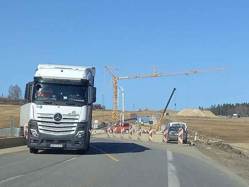 Památník obětem tragické nehody u Nažidel.