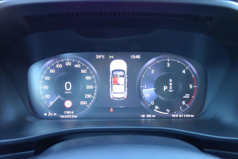 Volvo XC40 2,0 D4, ČR, SERVIS.KN., AWD. - fotka 33 z 39