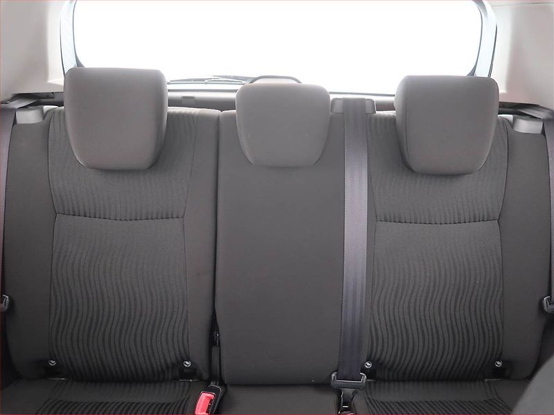 Suzuki Swift (2013) 1.2, Tempomat, Vyhř. sedaček - fotka 8 z 15