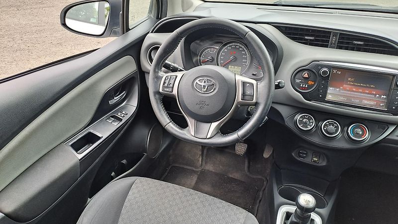 Toyota Yaris 1.0 VVTi Comfort REZERVACE - fotka 14 z 23