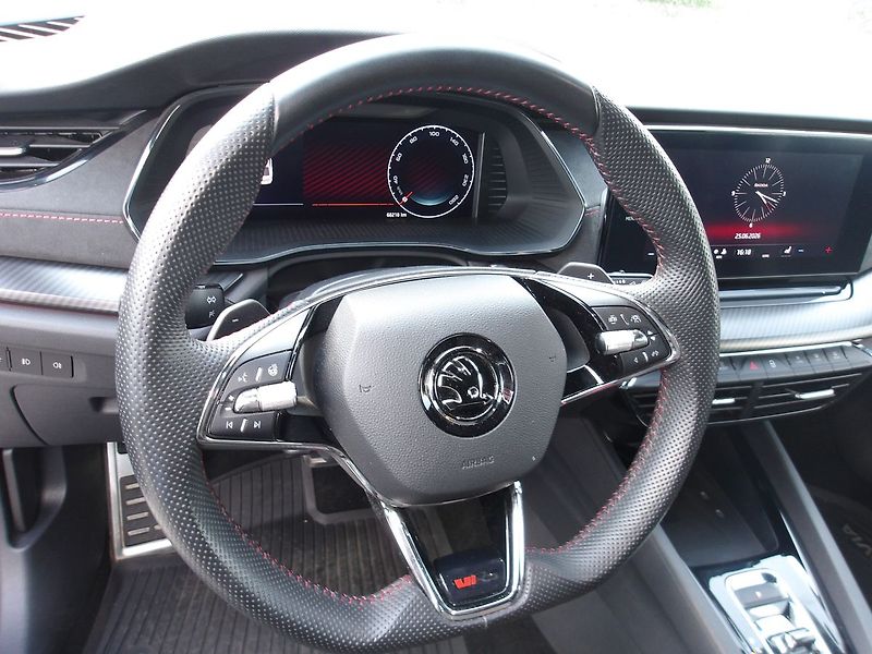 Škoda Octavia 1,4TSi PLUGINHYBRID 1.MAJ. - fotka 18 z 34