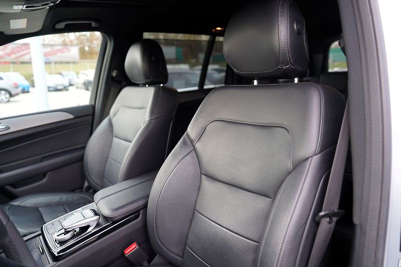 Mercedes-Benz GLS 350d 4Matic, ČR, 7 míst - fotka 28 z 50