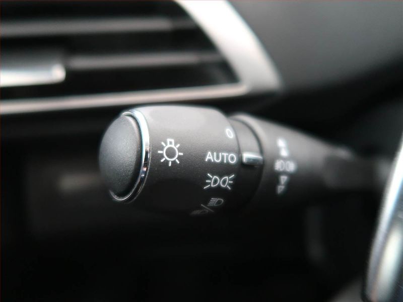 Peugeot 3008 (2019) Allure Pack 1.6 PureTech - fotka 19 z 21