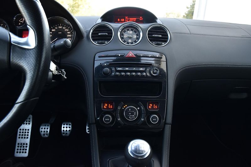 Peugeot RCZ 1.6 T,KŮŽE,VÝHŘEV,TEMP,DKLIMA - fotka 16 z 39