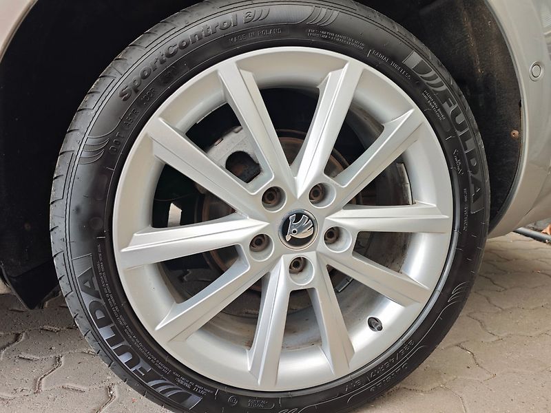 Škoda Octavia (2013) 1.4 TSi Elegance Tempomat - fotka 38 z 42